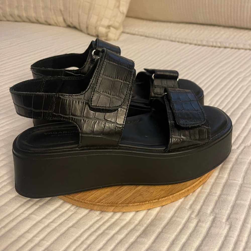 Vagabond Courtney Black Croco Platform Sandal - Picture 3 of 10
